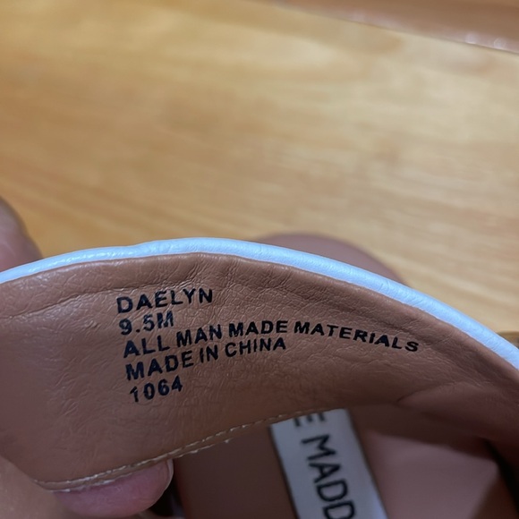 Steve Madden sandles, white - Picture 6 of 6